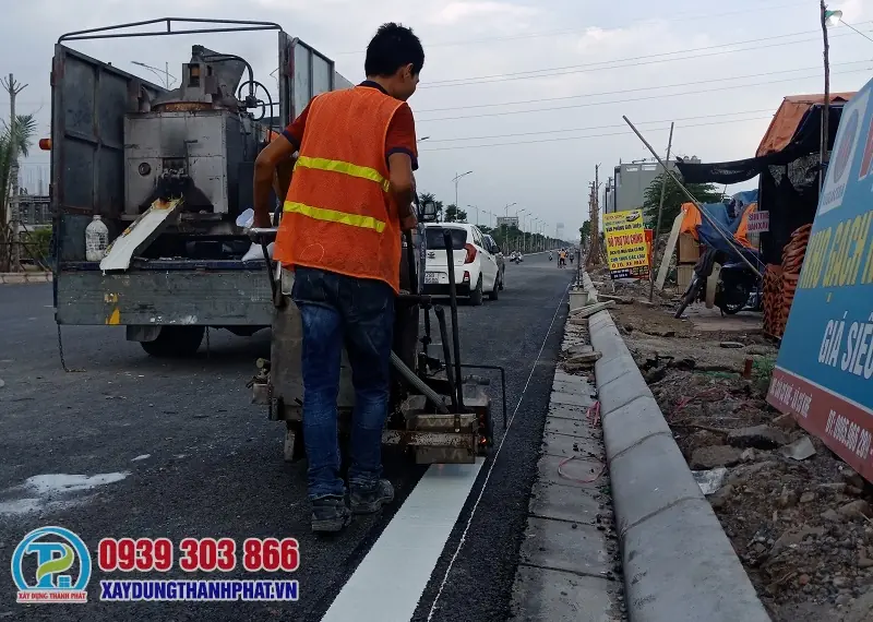 m&aacute;y thi c&ocirc;ng sơn dẻo nhiệt