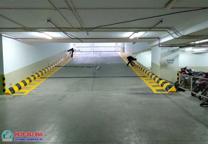 thi c&ocirc;ng sơn kẻ vạch phản quang