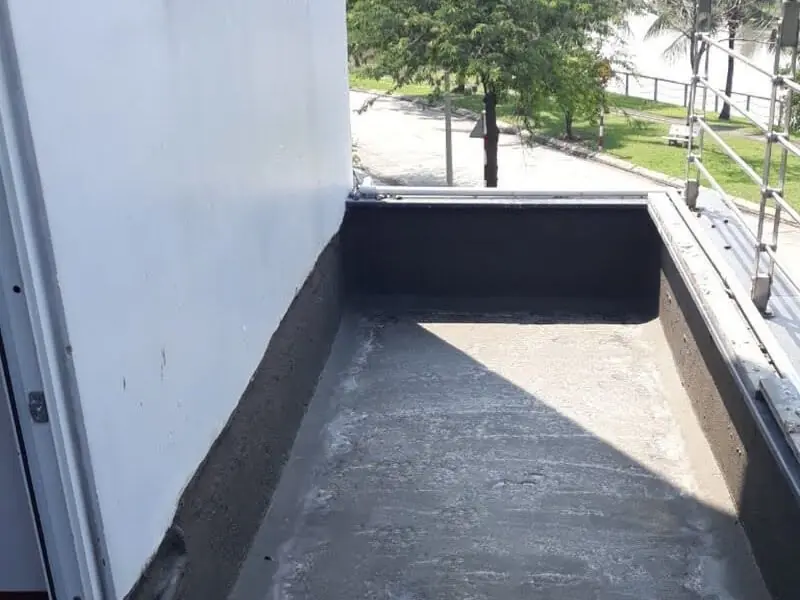 thi c&ocirc;ng chống thấm ban c&ocirc;ng