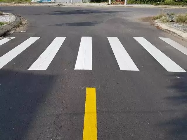 NHỮNG ĐIỀU THÀNH PHÁT LƯU Ý KHI THI CÔNG SƠN KẺ VẠCH PHẢN QUANG