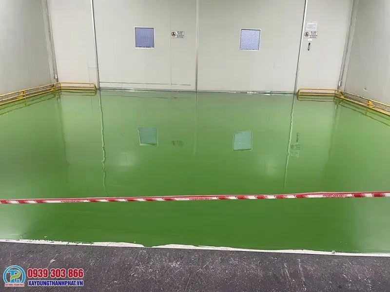 thi c&ocirc;ng sơn epoxy kh&aacute;ng ho&aacute; chất