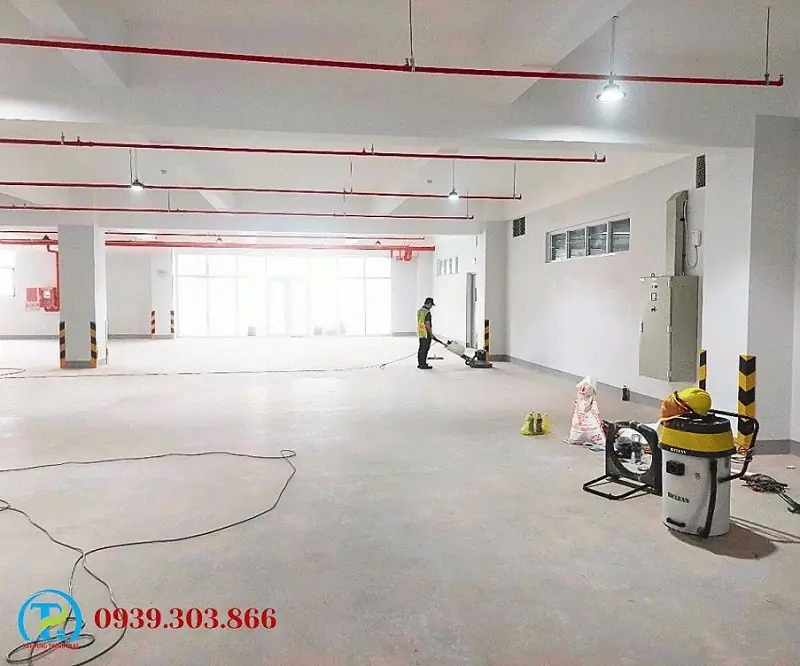 thi c&ocirc;ng sơn epoxy kh&aacute;ng ho&aacute; chất