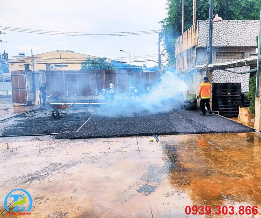 Gạt phẳng quy tr&igrave;nh đổ b&ecirc; t&ocirc;ng s&acirc;n Pickleball